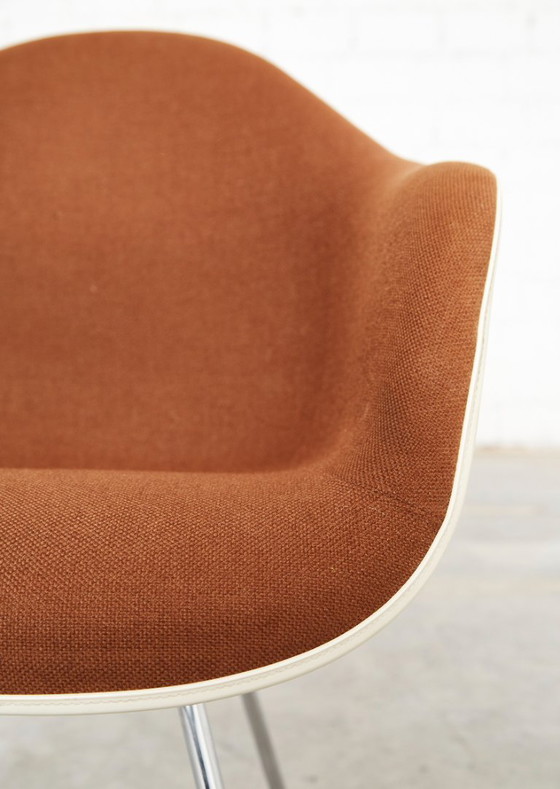 Off-White Dax Fiberglass Chair by Charles & Ray Eames for Vitra – Side chairs (photo 8 of 20)