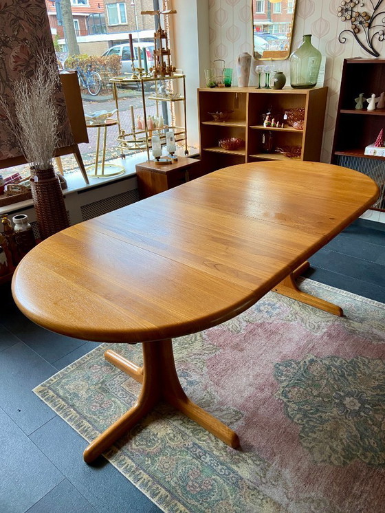 Image 1 of Vintage Danish extendable dining table made of solid teak wood