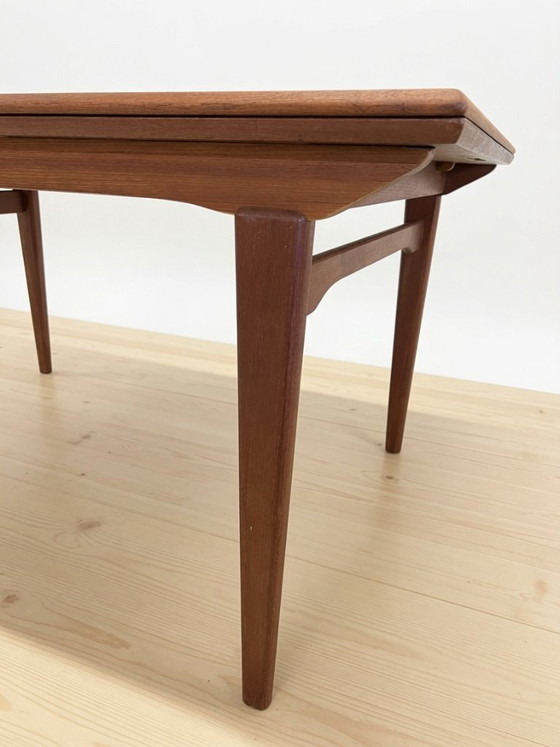 Image 1 of Deense teakhouten eettafel uit de jaren 60 van Ærthøj Jensen + Mølholm, jaren 60.