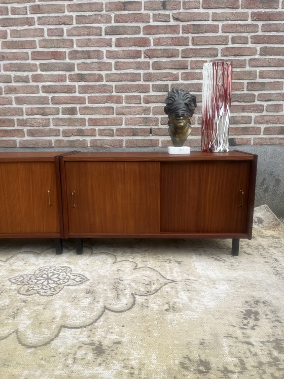 Image 1 of Mobile TV basso vintage in teak, un modello davvero fantastico con 4 ante scorrevoli.