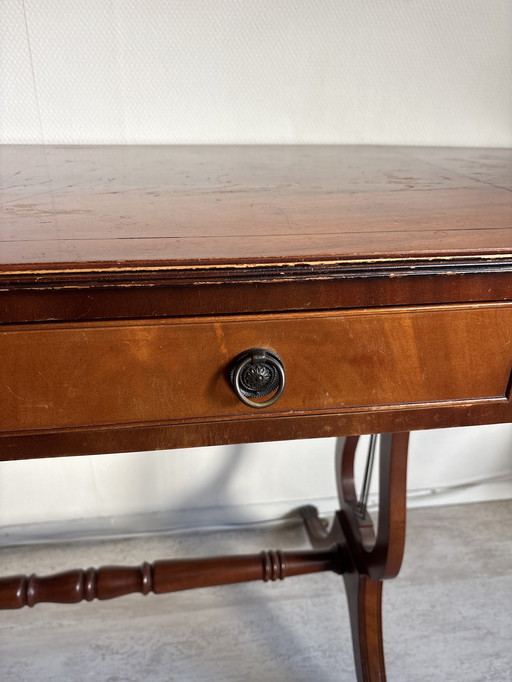 Scrivania antica in mogano