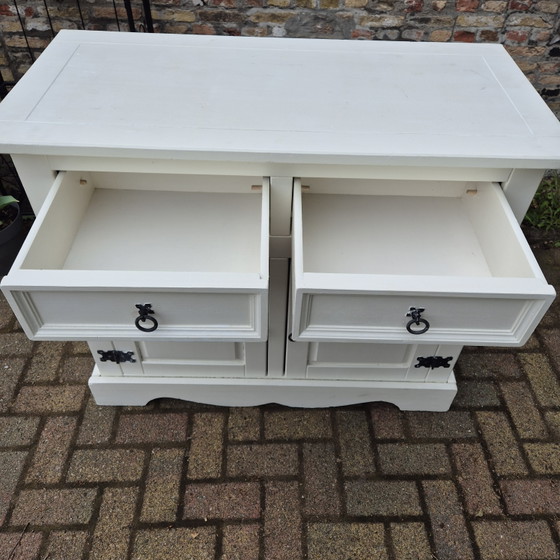Image 1 of Landelijke witte commode kast met 2 lades en opbergruimte