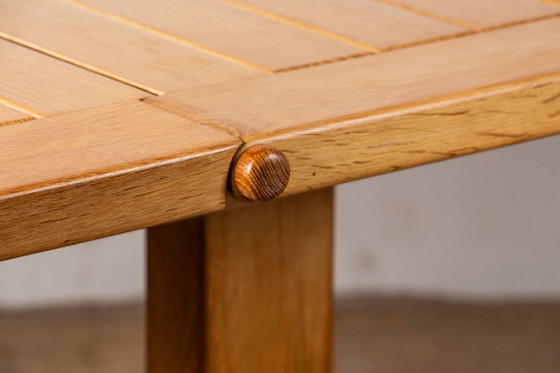 Image 1 of Gran mesa de comedor extensible de roble macizo, diseñada por Guillermo y Chambron en 1960.