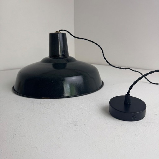 Antique enameled industrial workshop pendant light, 35.5 cm