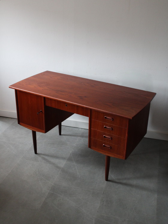 Image 1 of Scrivania danese vintage in teak