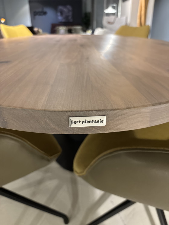 Image 1 of Eetkamertafel Ovaal Noten Noest