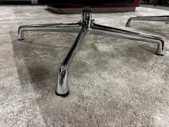 Fauteuil lounge Vitra Eames EA 222 chromé, entièrement recouvert de cuir à l'avant et à l'arrière – Aluminium (photo 8 of 12)