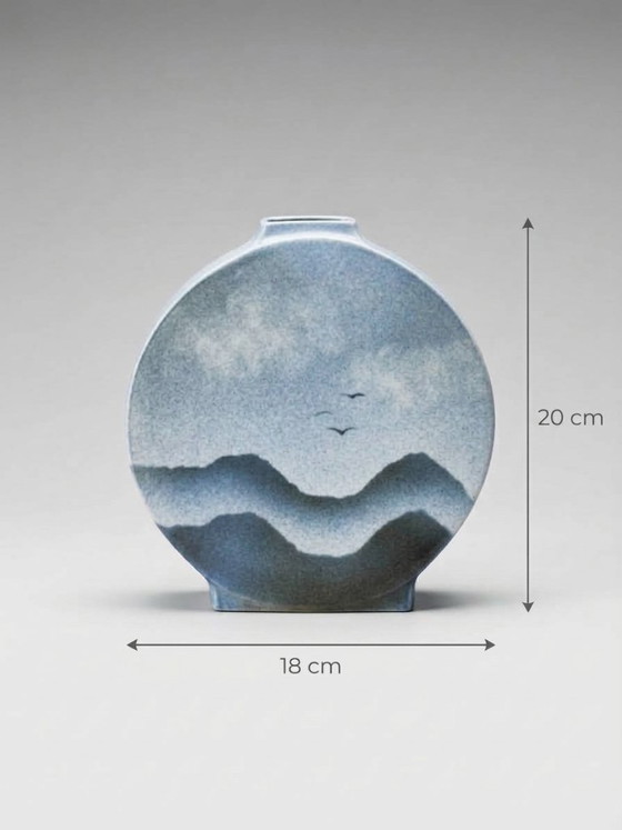 Virebent Porcelain Disc Vase – Stylized Landscape – 20 cm (photo 10 of 10)