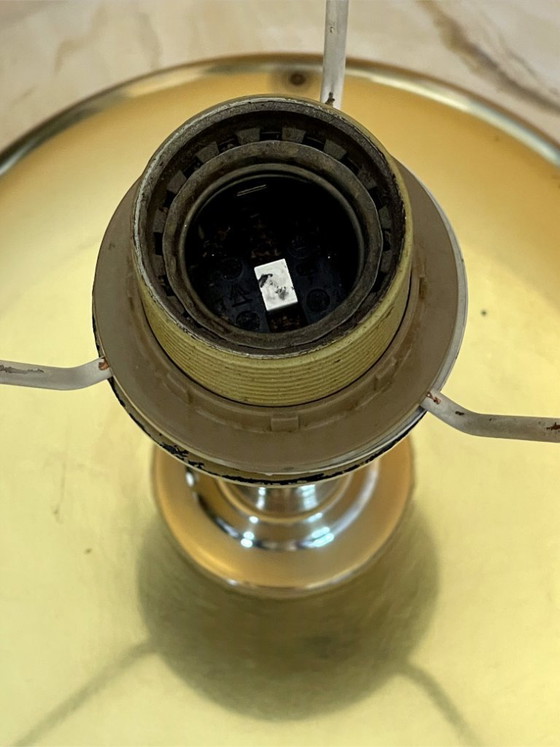 Image 1 of Grote vintage keramische lamp met beige onyx-effect en verguld messing – Hollywood Regency-stijl – 81 cm