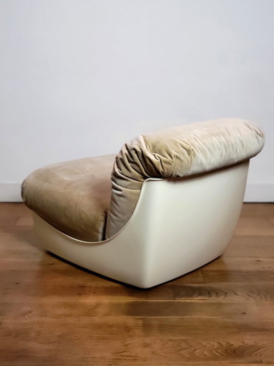 Image 1 of Fauteuil vintage de l'ère spatiale en velours doré