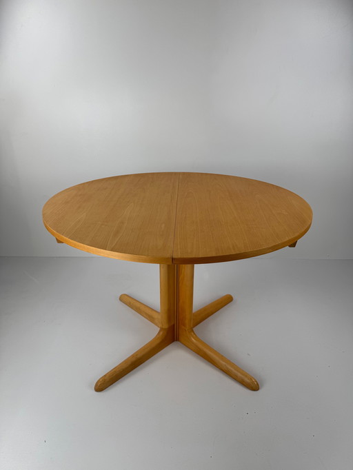 Runder ausziehbarer Esstisch von Skovby Denmark