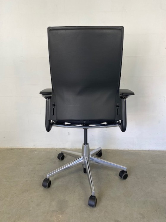 Image 1 of Ahrend bureaustoel 2020 black leather design Paul Brooks 