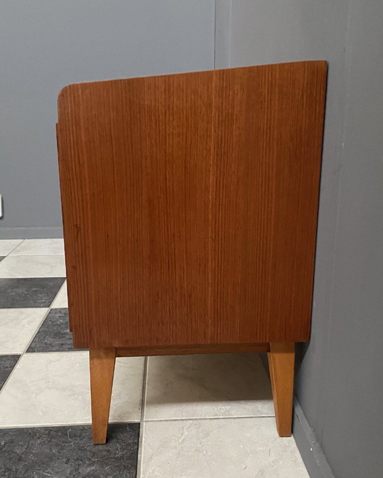 Image 1 of buffet bas en bois brun des années 1960