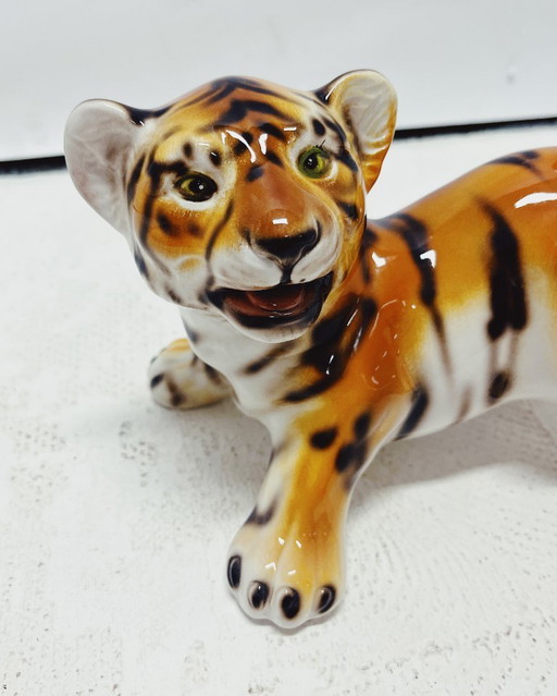 Cucciolo di tigre in ceramica