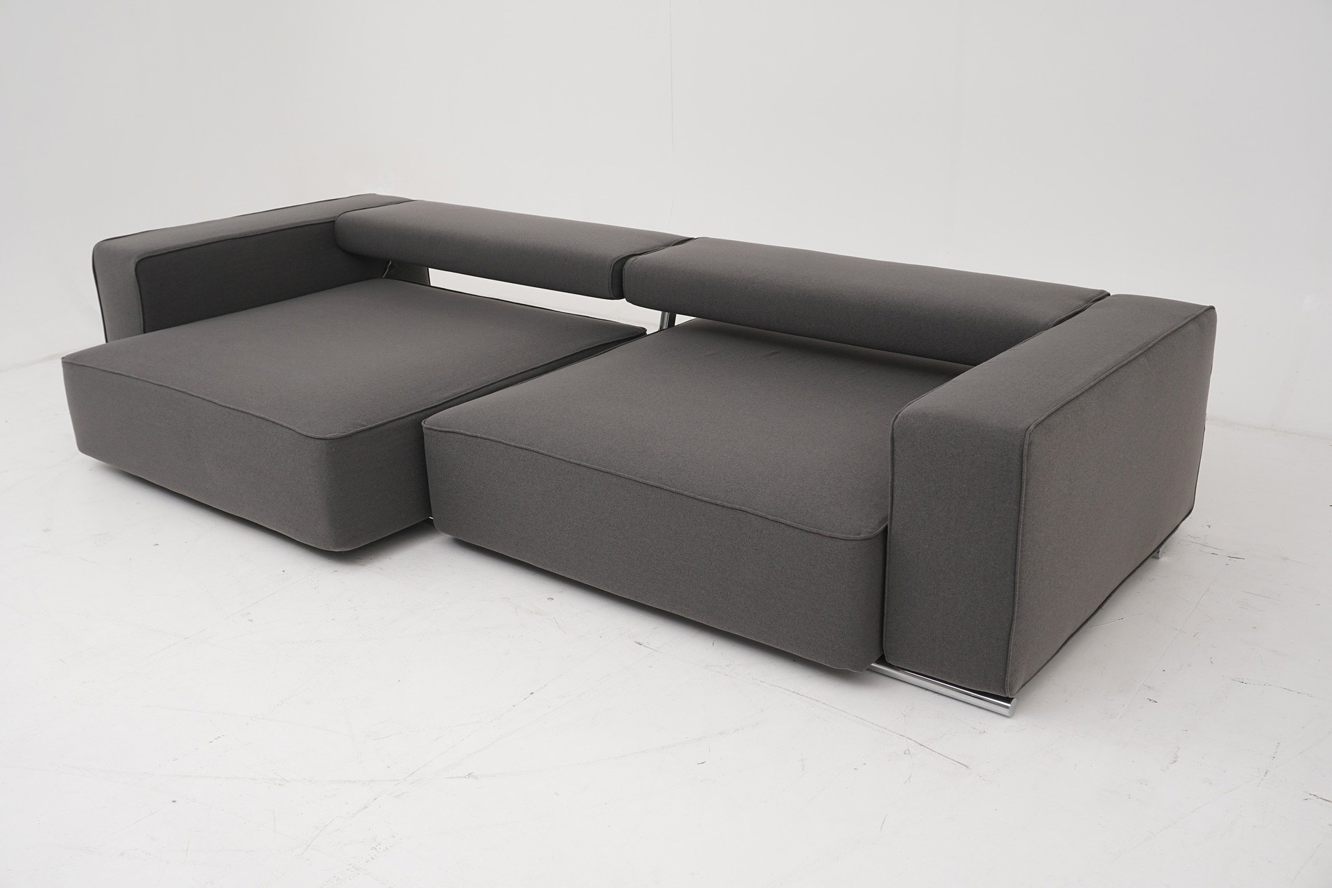 B &B ITALIA  ANDYのシリーズ　オットマン B&B Italia Andy Sofa - Grey Fabric, Exhibition Piece | €5,699