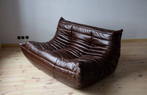 Canapé Togo 3 places en cuir marron, dessiné par Michel Ducaroy en 1973