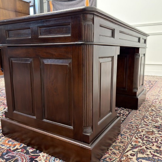 Klassischer englischer Schreibtisch mit grüner Ledereinlage – Leather, Wood (photo 7 of 19)
