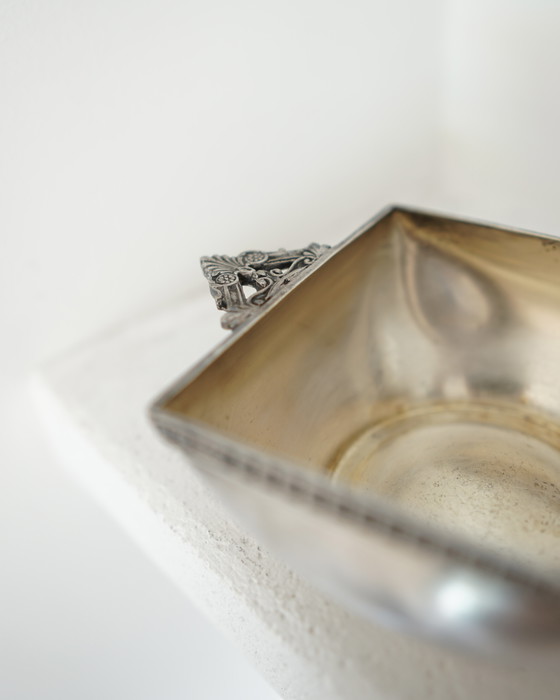 Image 1 of Vide-Poche / Cendrier Carré Vintage en Métal Argenté – Poinçons “8” et “KM” Style Art Déco 1930