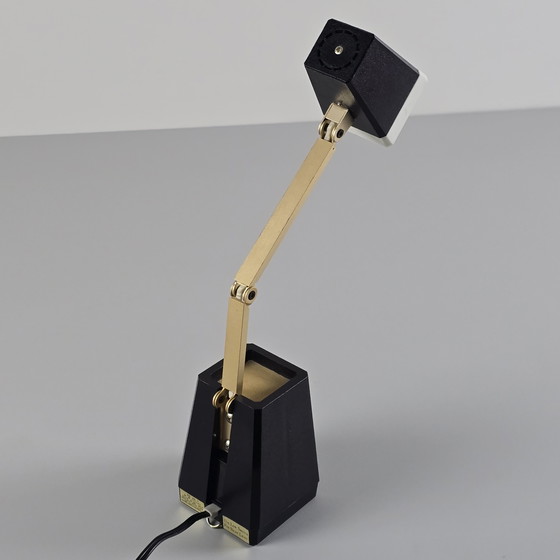 Image 1 of Vintage 1980S Windsor Hi/Lo Intensity Telescopic Adjustable Antenna Desk Lamp.