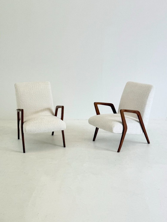 Image 1 of Sillón italiano de mediados de siglo hecho de madera de cerezo con bouclé blanco