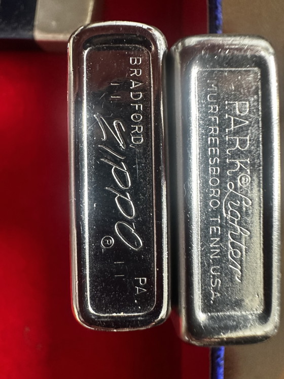 Image 1 of 9 vintage, stormbestendige benzineaanstekers met reclame-uitingen, gemaakt in de VS en Japan, waaronder 1 Zippo.