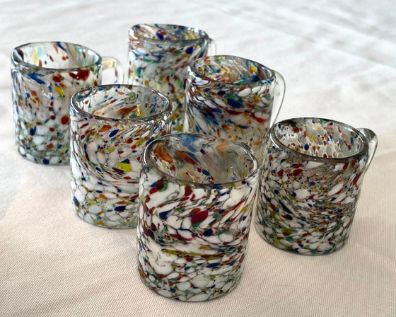 Image 1 of Karafset van Murano-glas met 6 kopjes – Kleurrijke kunstglazen kan – Vintage Italiaanse stijl