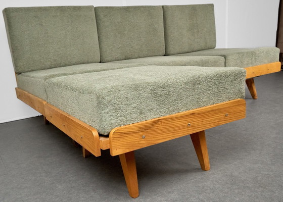 Vintage Hoekbankbed met Ottoman, jaren 60, Tsjecho-Slowakije – Tatra Nábytok, 3-5 zitsbanken, Textiel, Hout (photo 6 of 15)