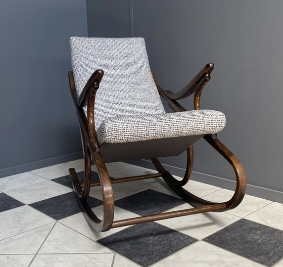 Image 1 of Sedia a dondolo rivestita di TON / thonet, anni '60