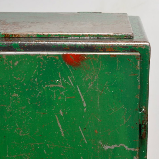 Image 1 of IJzeren industriële kast, jaren 70