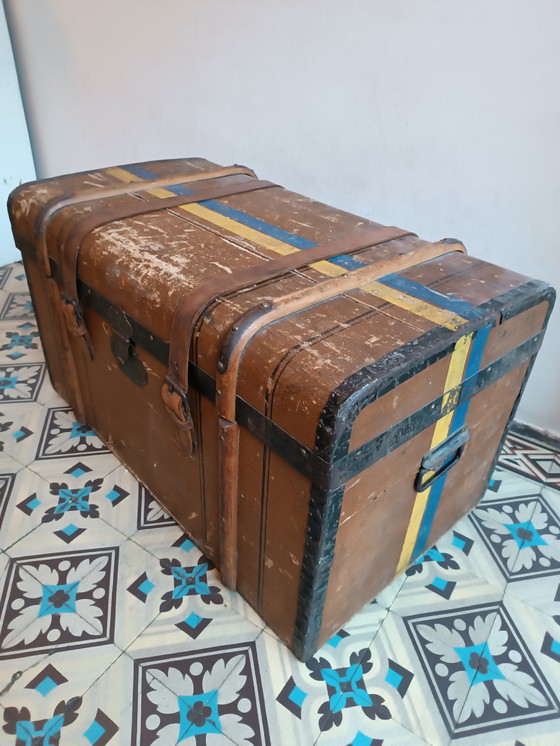 Image 1 of Trunk - Side table - Coffee table