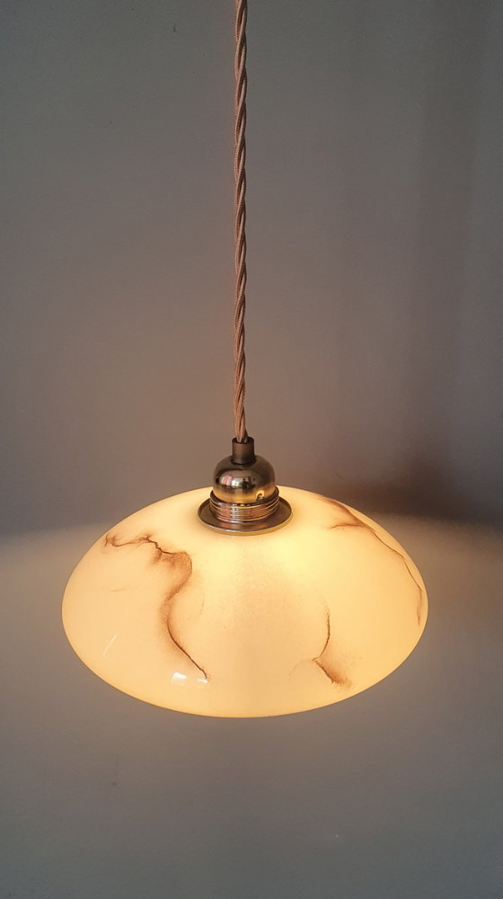 Image 1 of Lampada a sospensione vintage in vetro opalino effetto marmo, in stile Art Déco.