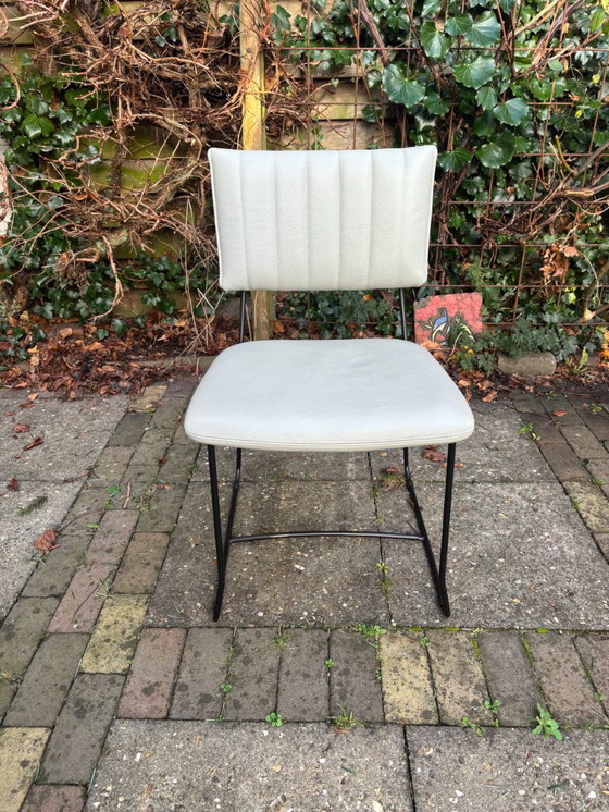 Image 1 of Comodo Vilasund eetkamerstoelen (set van 4) – lichtgrijs – zwart stalen frame