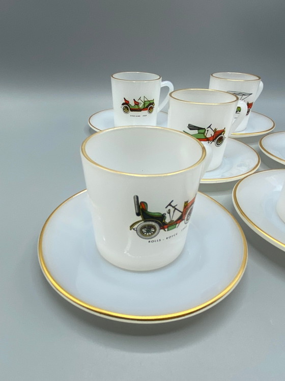 6 tazze e 6 piattini Arcopal Francia, decorazioni per automobili pionieristiche – Bicchieri e caraffe, Retro (photo 5 of 6)