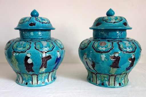 Paire de vases couverts en céramique, Chine, Milieu XXème