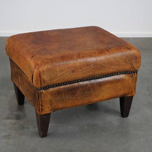 Taburete vintage de piel de oveja