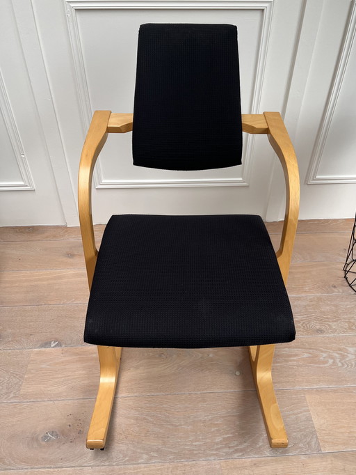 Silla de diseño Stokke Actulum del diseñador Peter Opsvik