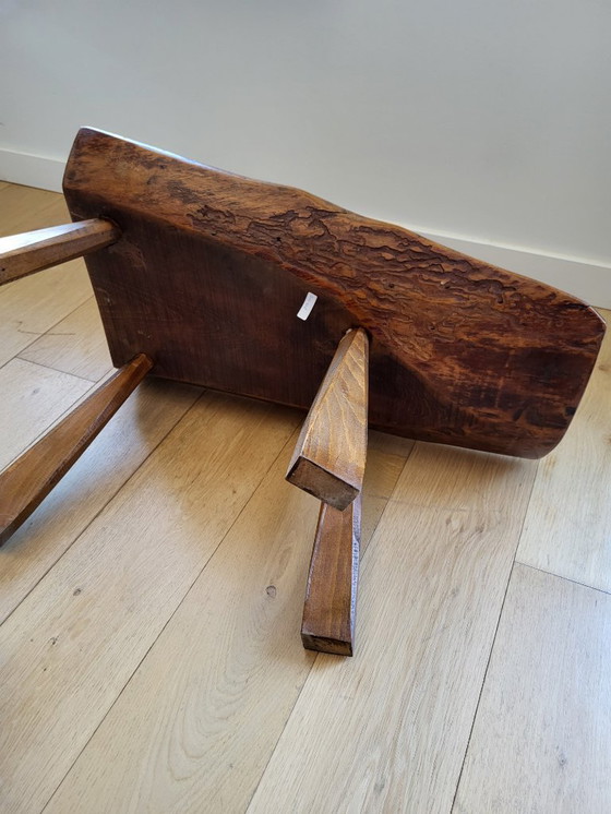 Image 1 of Boomstam massief houten zitbankje of bijzettafel, landelijke stijl, brutalist , jaren 60