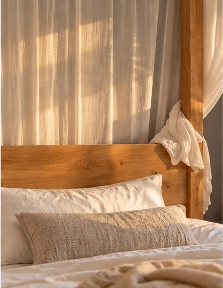 Luxury Canopy Bed – Textile, Wood (photo 3 of 6)
