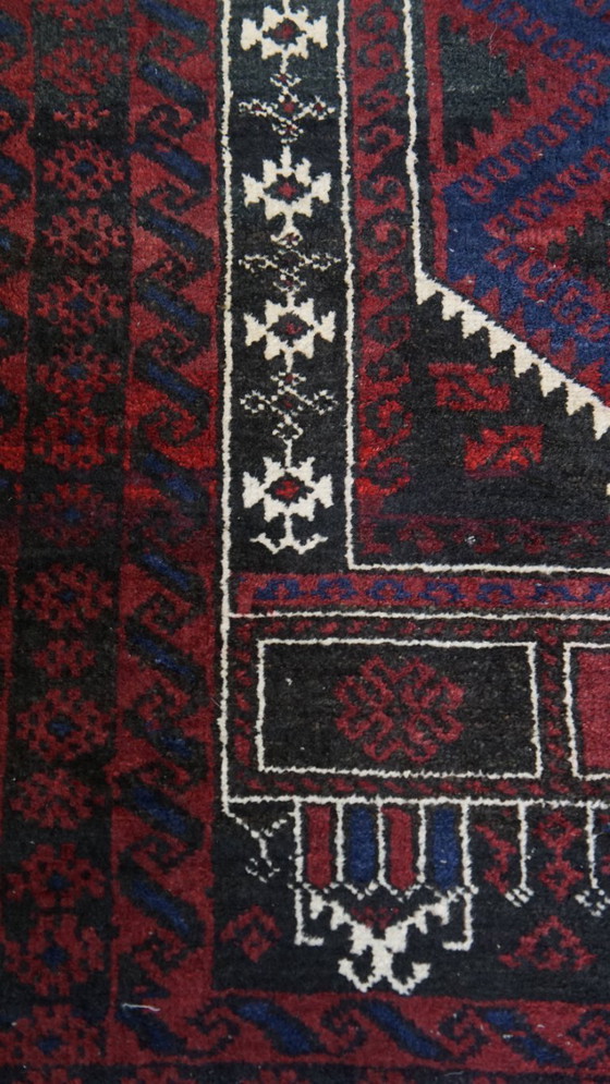 Image 1 of Tappeto orientale annodato a mano con sfumature rosso bordeaux, blu scuro e beige 143x88cm