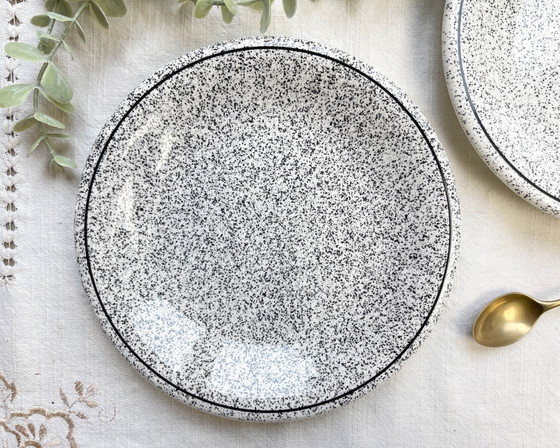 2 piccoli piatti vintage italiani in maiolica maculata bianca e nera – Stoviglie (photo 2 of 8)