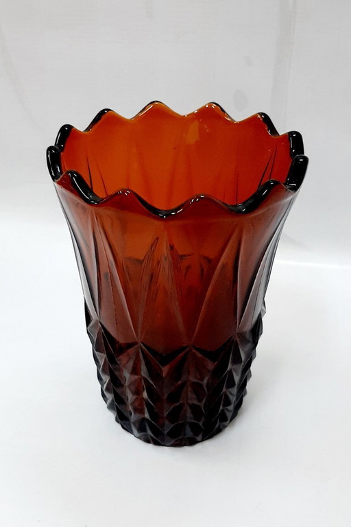 Vaso pesante in vetro ambrato pressato d'epoca