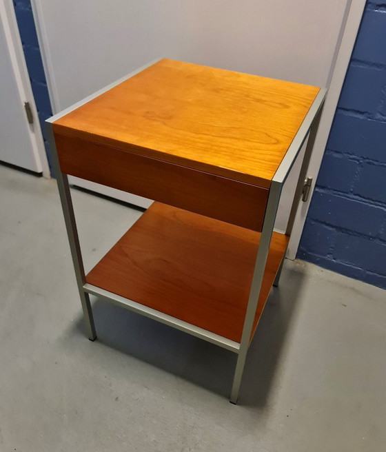 Image 1 of Table de chevet vintage du milieu du siècle en bois et métal dans le style de George Nelson