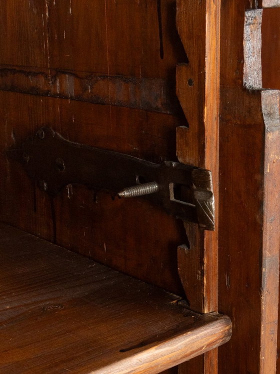 Image 1 of Armoire baroque en noyer, vers 1760