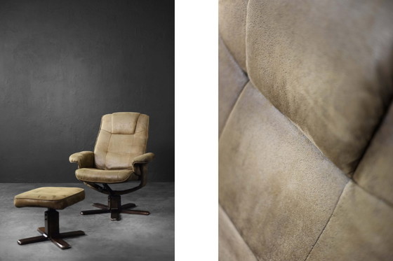 Image 1 of Chaise pivotante et ottomane marron vintage du milieu du siècle danois moderne, années 1960, lot de 2