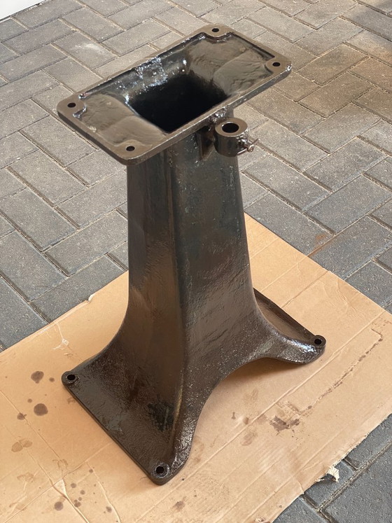 Image 1 of Base per colonna antica in ghisa "z10" - Restaurata in stile industriale