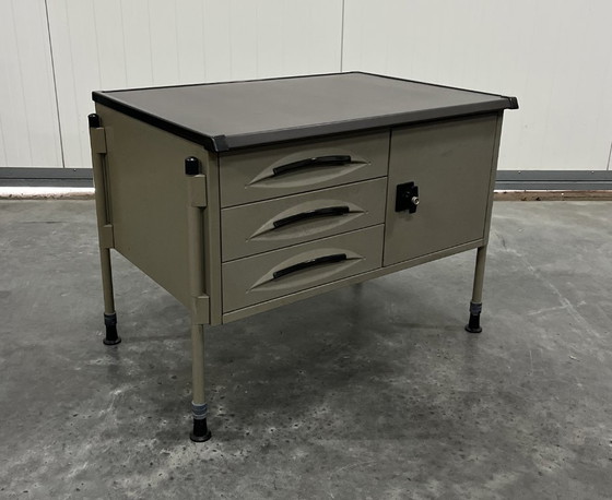 Image 1 of Credenza piccola Olivetti