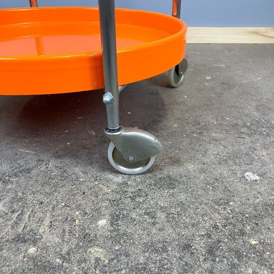 Image 1 of Carrello di servizio Space Age, vassoi cromati e in plastica arancione, anni '70