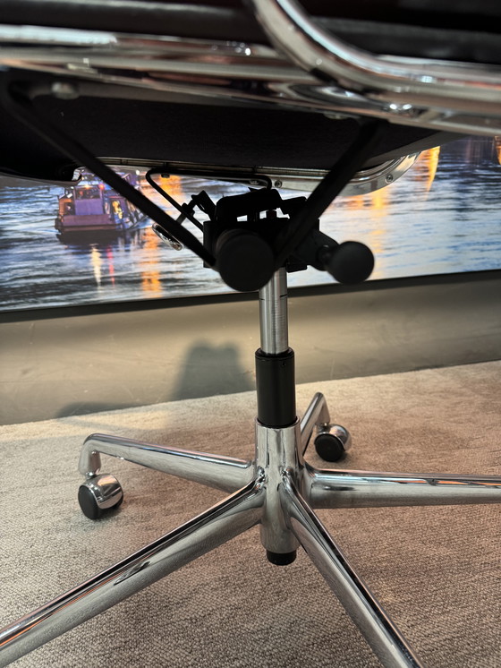 Image 1 of Vitra EA219 Softpad Bürostuhl in sehr sauberem Zustand | 5 Jahre Garantie