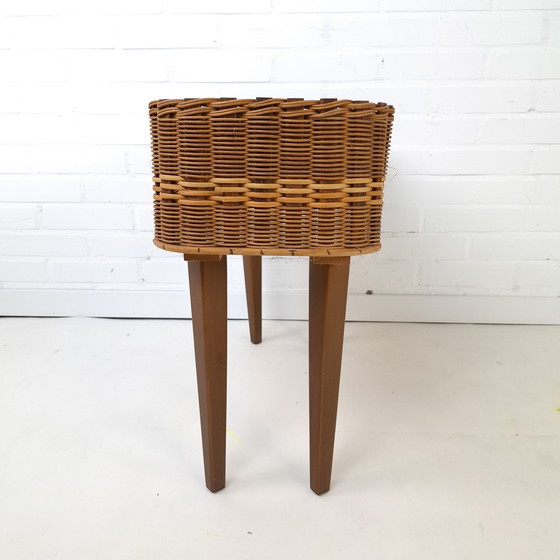 Image 1 of Fioriera vintage anni '60-'70 in legno e rattan, design danese.