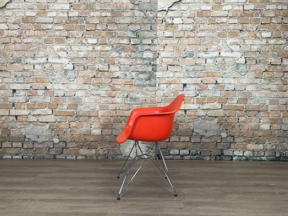 Vitra DAR – Oranger Kunststoff | Charles & Ray Eames – Sessel, Metal, Plastic (photo 4 of 15)